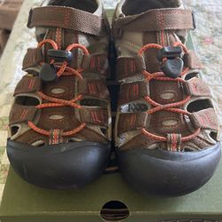 Keen Youth Size 4