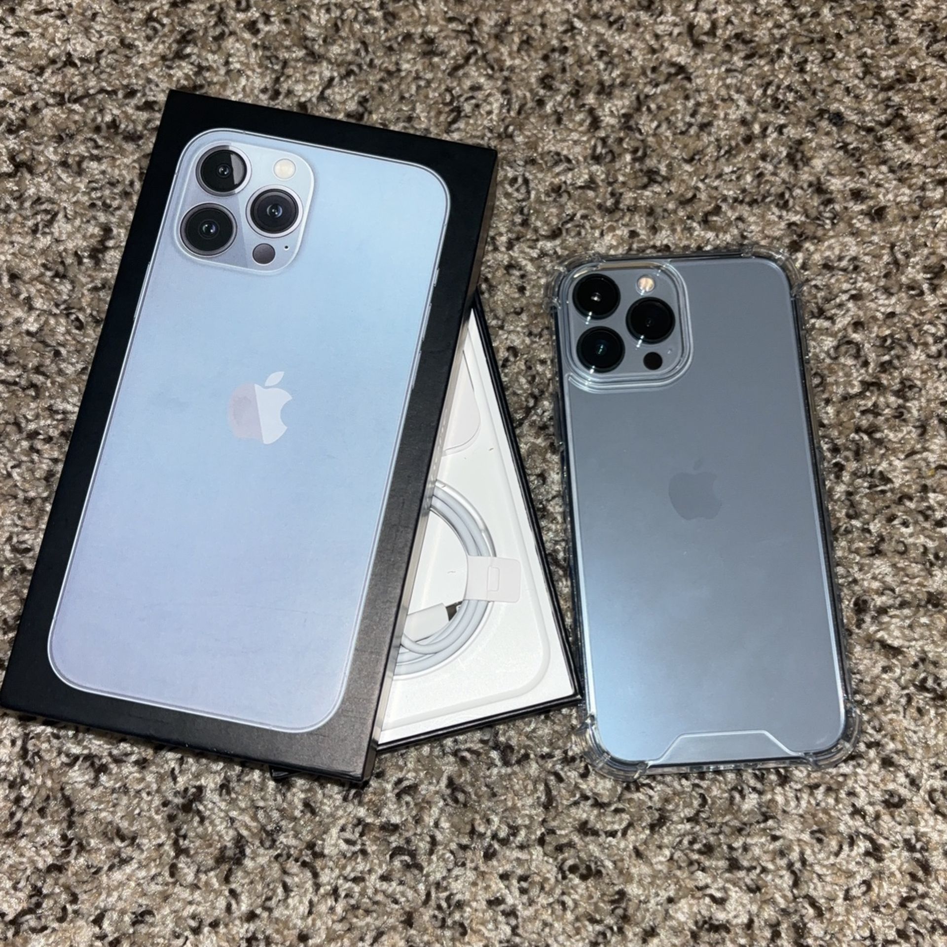 iPhone 13 Pro Max LOCKED