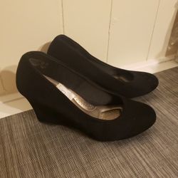 Like New Women Black Wedge Hill Shoes