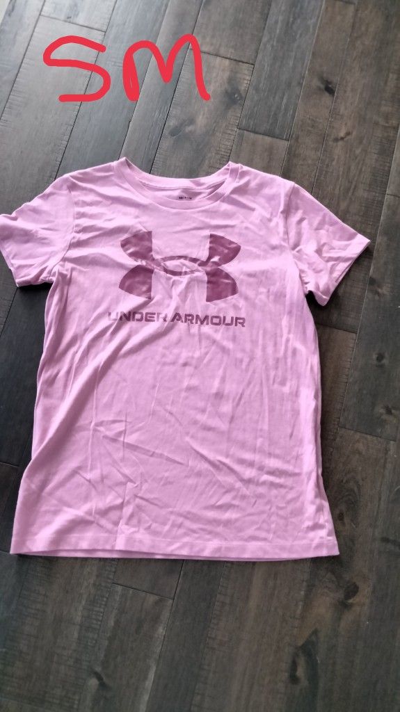 Ladies size small Under Armour shirt e