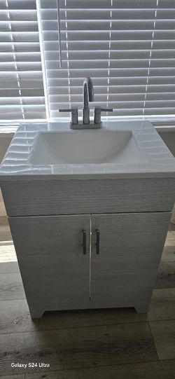 Ss Tierra Wht Wash 24-in Vnt 