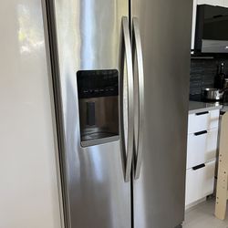 2021 Kenmore Refrigerator 36in