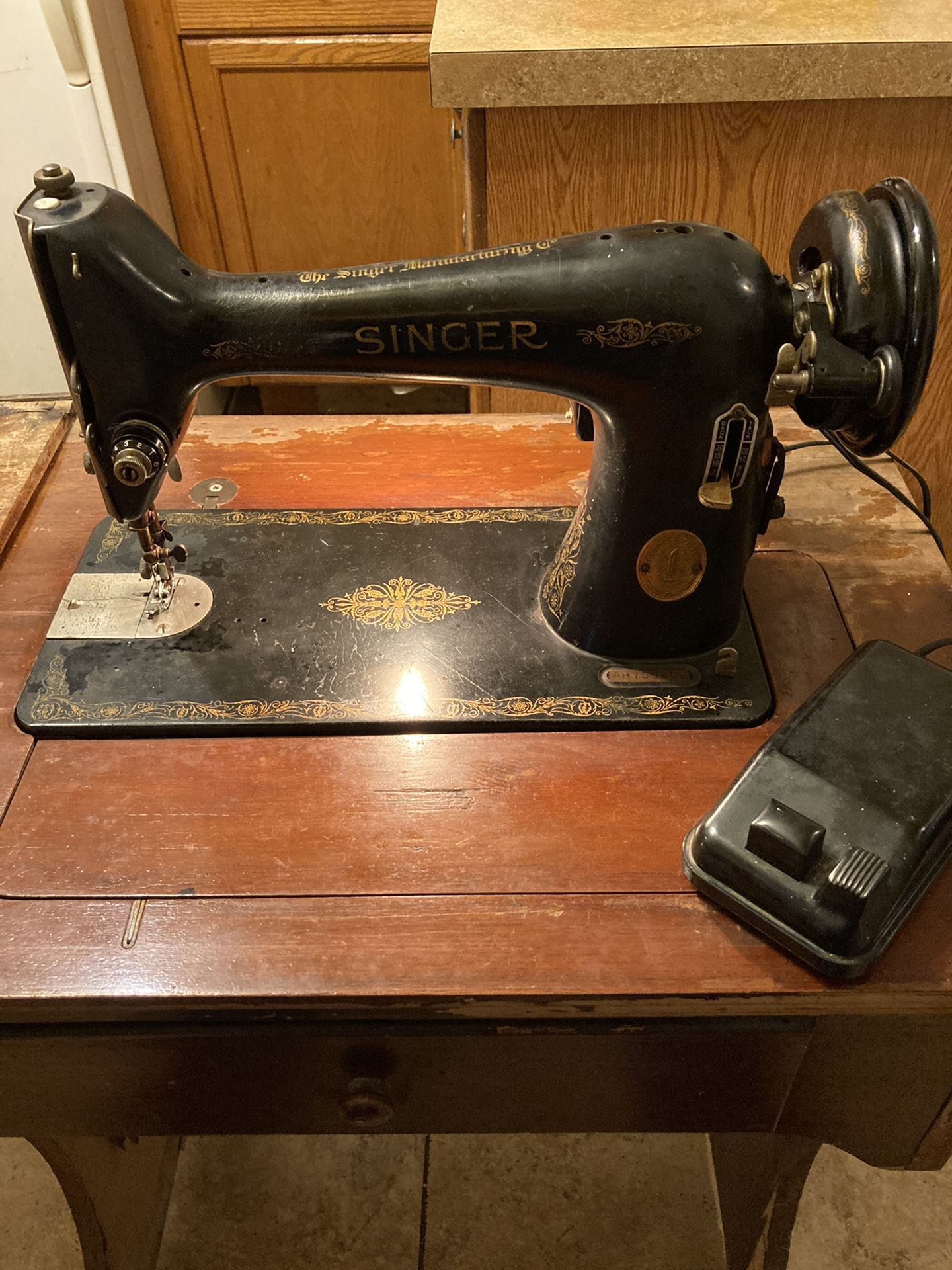 1948 Singer sewing machine-working condition