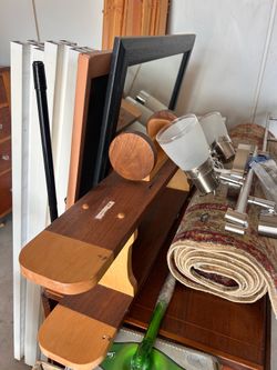 Table ; lamp ; 2 light fixtures; 2 mirrors ; hose reel ; hallway rug