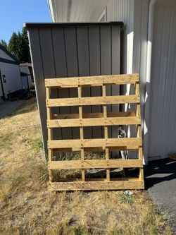 2 Free Pallets