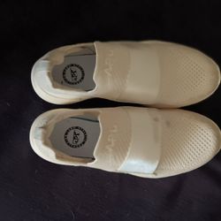 size 7 off white slip on shoes