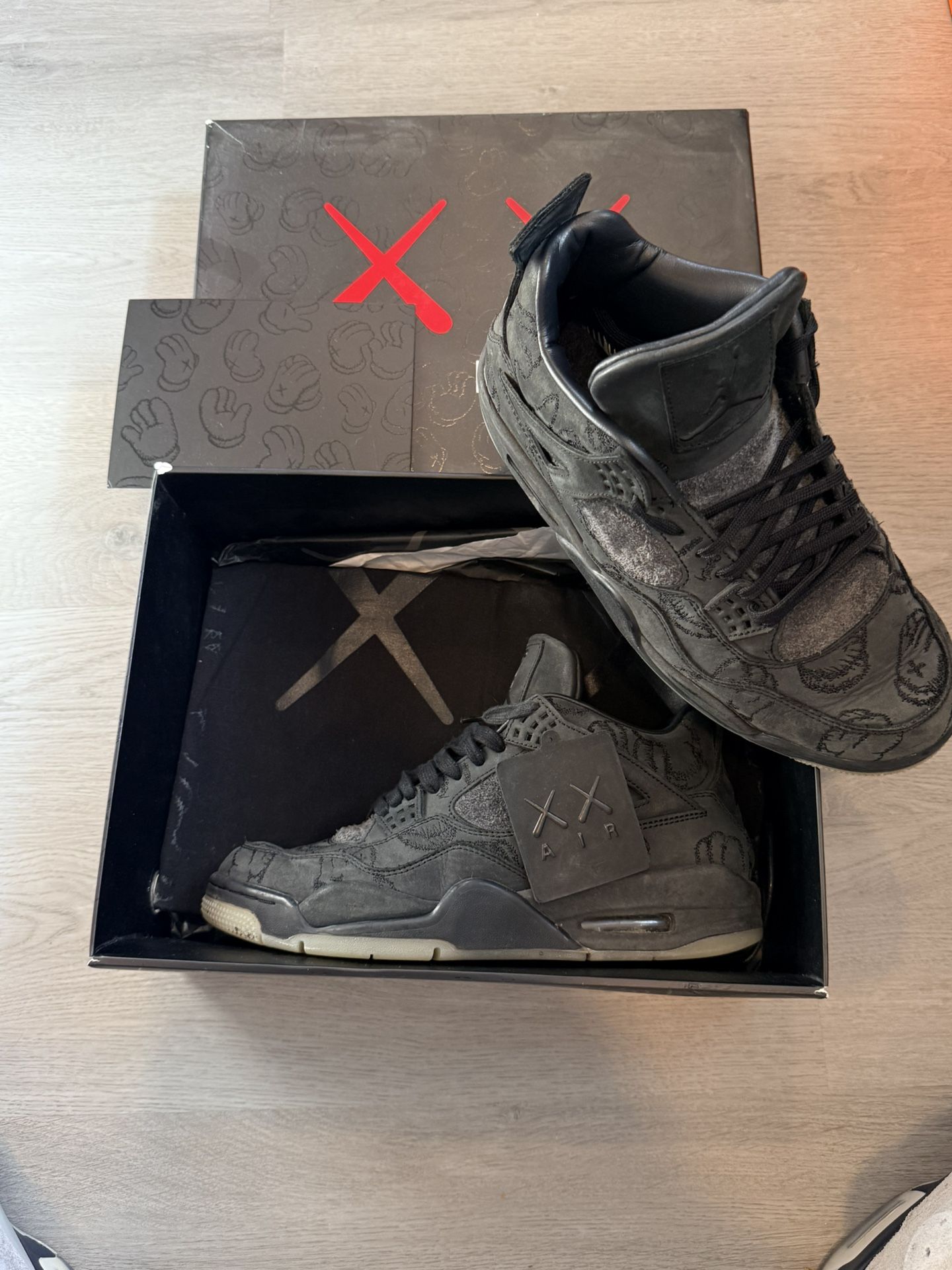 Kaws 4s