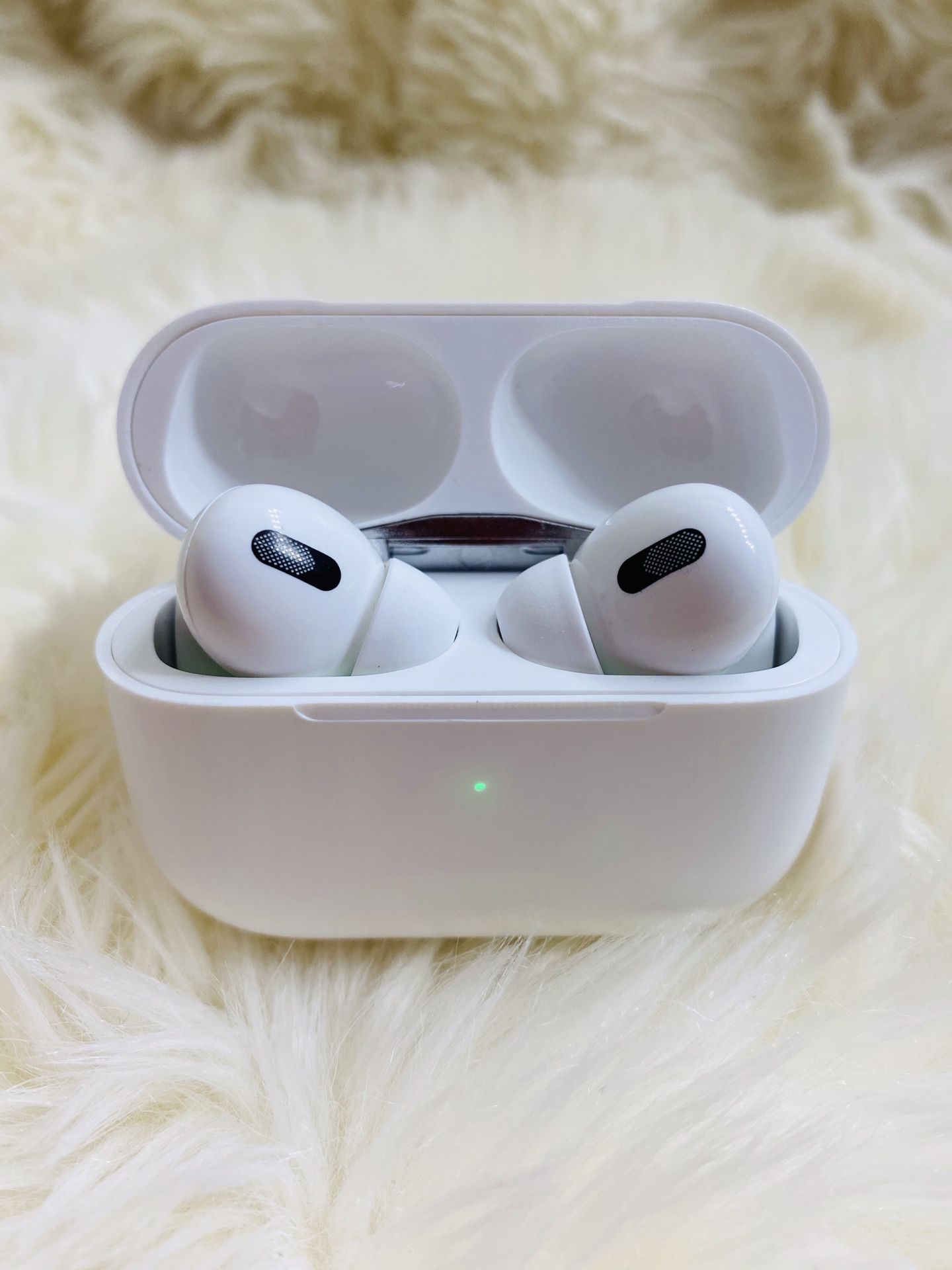 White Wireless Earphones (AirPods Pro Style)