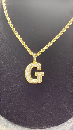 9.8g 10 kyg chasing with “G” pendent