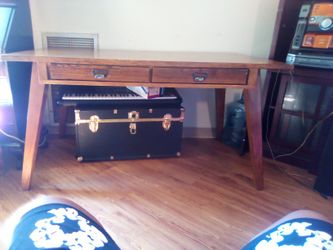 Maple Solid Wood Desk Or Dining Table For Drawers Two On Each Side Very Nice Sit Six People