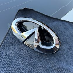Q50 2018 -2025 Grill emblem sliver OEM.