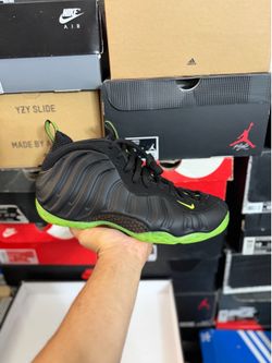 Nike Air Foamposite One Black Volt size 10.5 VNDS