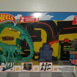 New Large Hot Wheels 2 in 1 Play Set