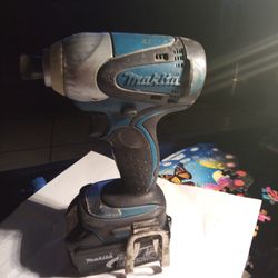 18 Volt Makita Impact Drill With Charger