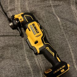 DEWALT ATOMIC 20V MAX Cordless Brushless Oscillating Multi Tool (Tool Only).  New !! 