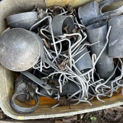 Tela Ciclónica , Son Mas De 70 Pies , Más De 20 Tubos Y 2 Portones De 7 Pies De Alto 