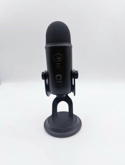 Blue Yeti USB Microphone Blackout w/ Stand