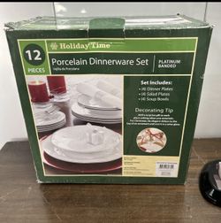 Holiday time porcelain dinnerware set