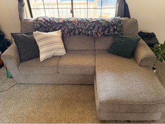 $100 - COMFY Grey L-Shaped Sectional Couch (Priced to Move!)