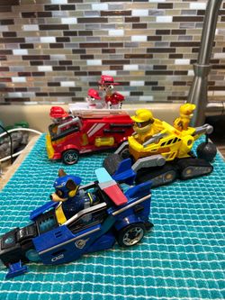 Paw Patrol Vehicles with Pups, Light and sound. See photos.