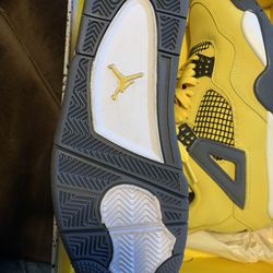 Jordan 4 Retro  Size 8