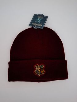 NWT Harry Potter Hogwarts Crest Beanie Hat - Maroon / Burgundy (25 Years of Magic)