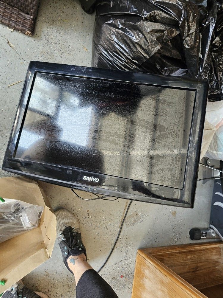 30" Sanyo Tv
