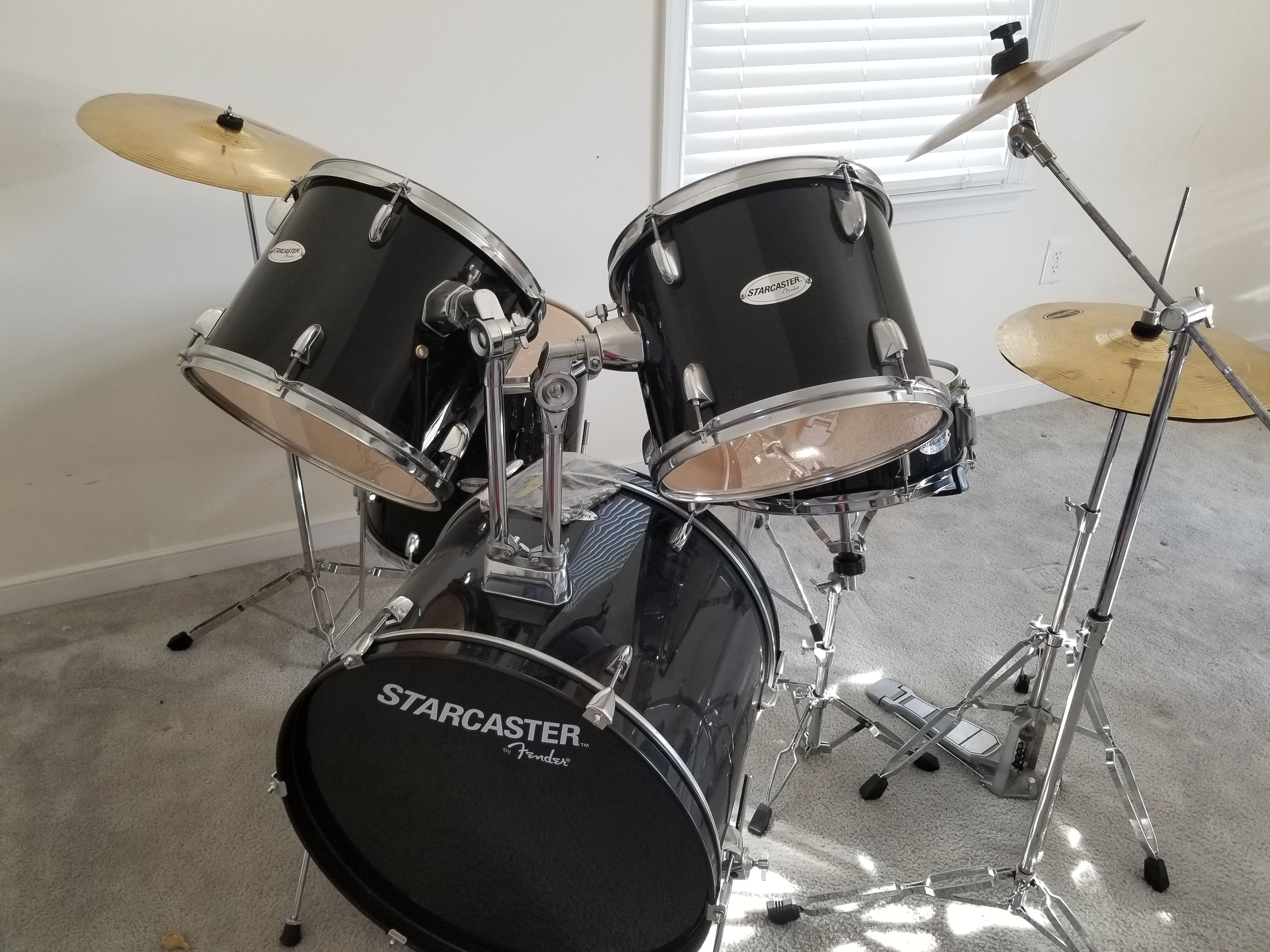 Fender Starcaster Drum set w/Chair
