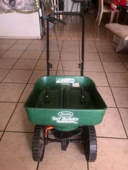 Scotts turf Builder edgeguard mini Broadcast spreader