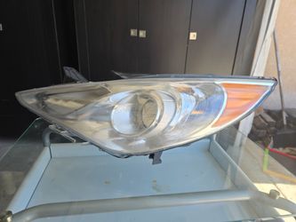 Hyundia sonata drive side headlight