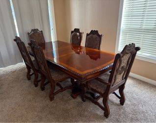 Formal Dining Table w 6 Chairs