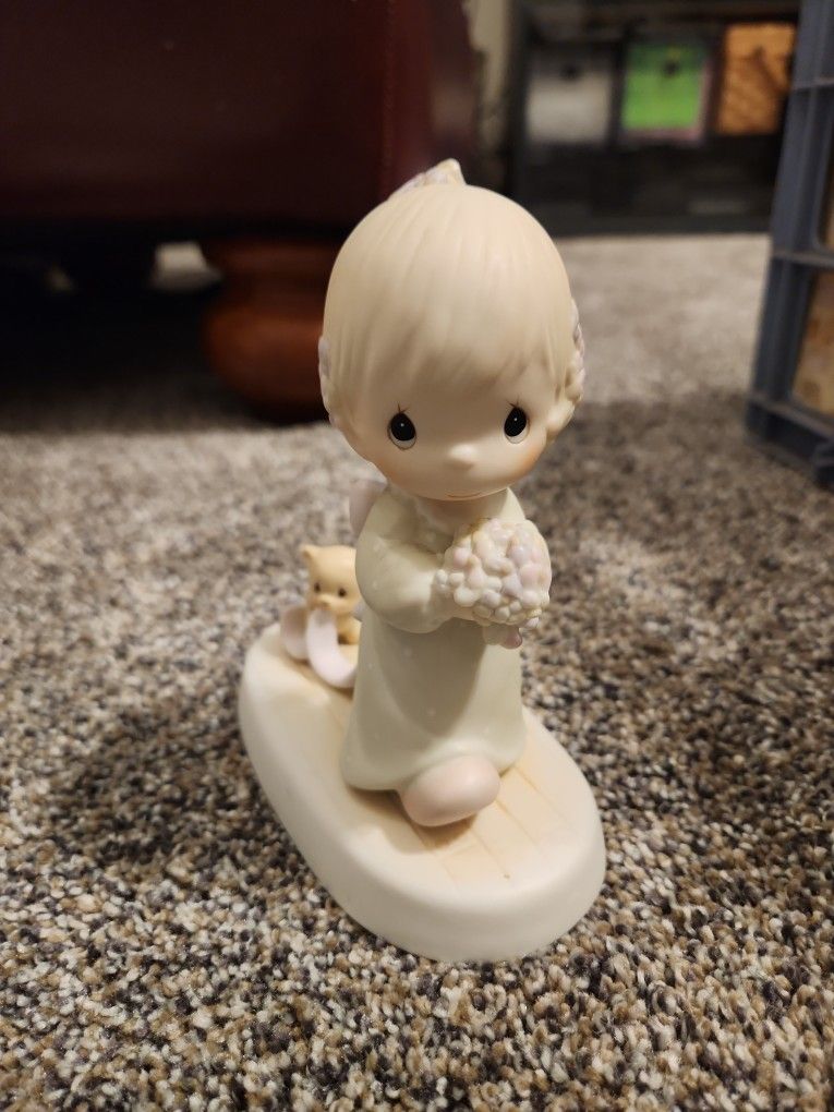 Precious Moments Figurine "Sharing Our Joy Together" 1983 E2834