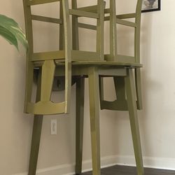 Dining table and chairs set