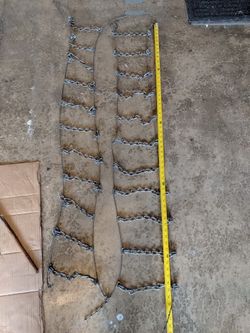 Tire snow and ice chains perfect condition 60" length 10" width