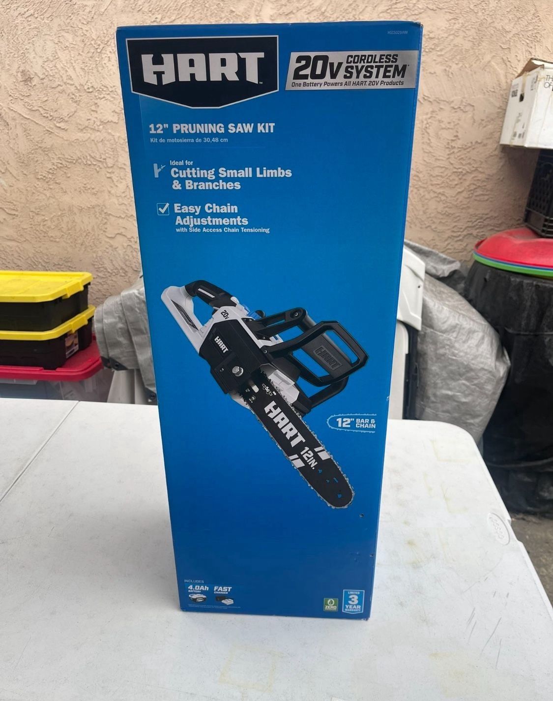 HART 20 Volt 12-Inch Cordless Chainsaw (1) 20-Volt 4.0Ah