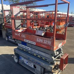 19’ Skyjack Scissor Lift 