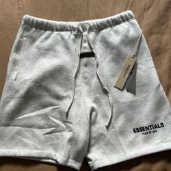 ESSENTIALS SHORTS