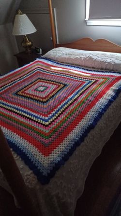 Vintage 60s Handmade colorful good luck eye scalloped knit Afghan 