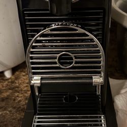 Nespresso Citiz Machine with 7 boxes of coffe capsules