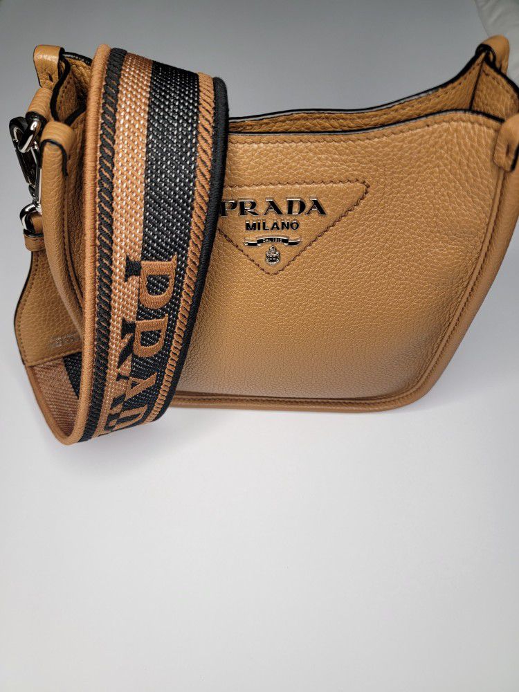 Prada leather bag for Sale in Laveen Village, AZ - OfferUp