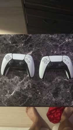 PS5 controllers