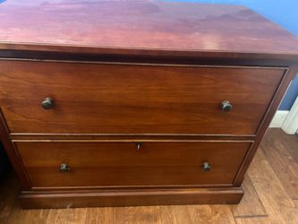 Filing cabinet (wood)