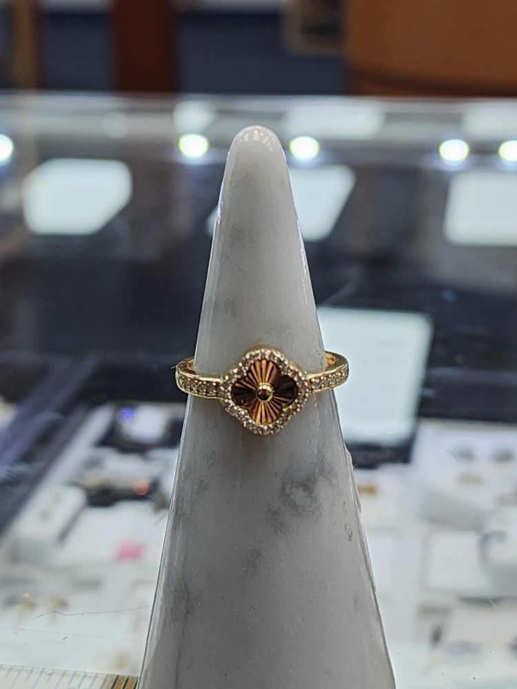 14k Gold Clover ring Perfect For VALENTINES