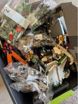 Assorted Legos Bin