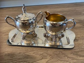 VTG https://offerup.com/redirect/?o=Ri5CLlJvZ2Vycw== silver creamer and sugar set with tray