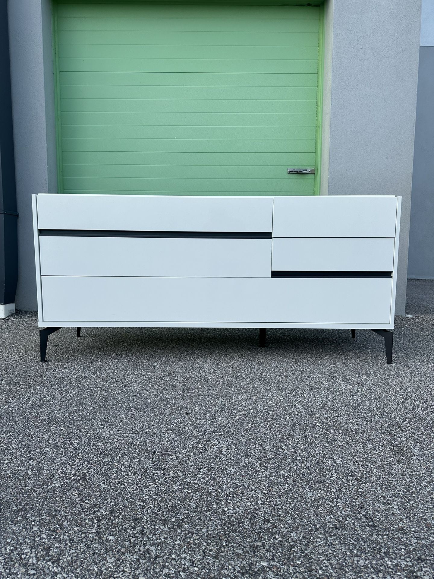 Dresser (FREE DELIVERY)