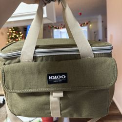 Olive IGLOO lunch bag with front pocket
