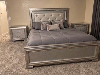 King Bedroom Set 2 Nightstands, 1 Dresser