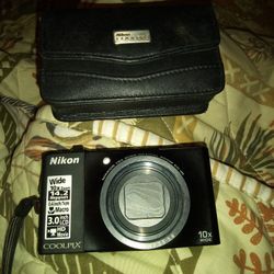 Nikon Coolpix S8000 Camera W/Original Leather Case 