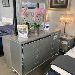 Dresser Mirror Nightstand 🪞 🩷💙 $999! 